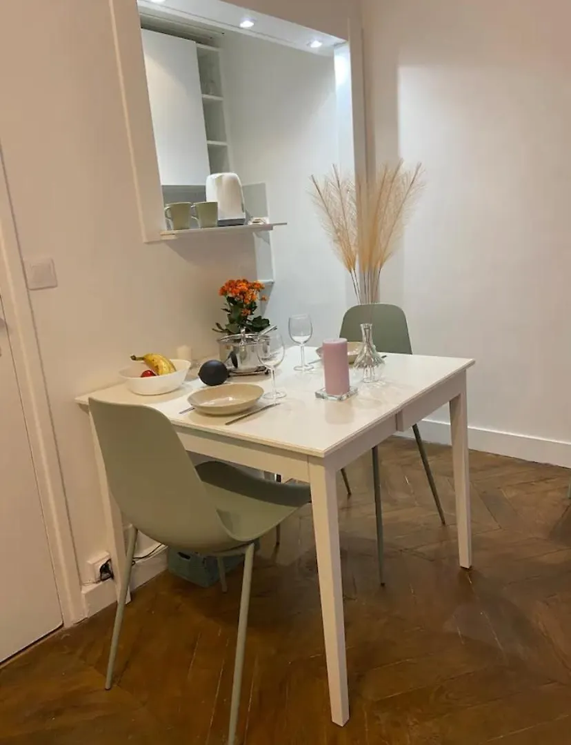 Moderne Quartier Saint Lazare Homestay