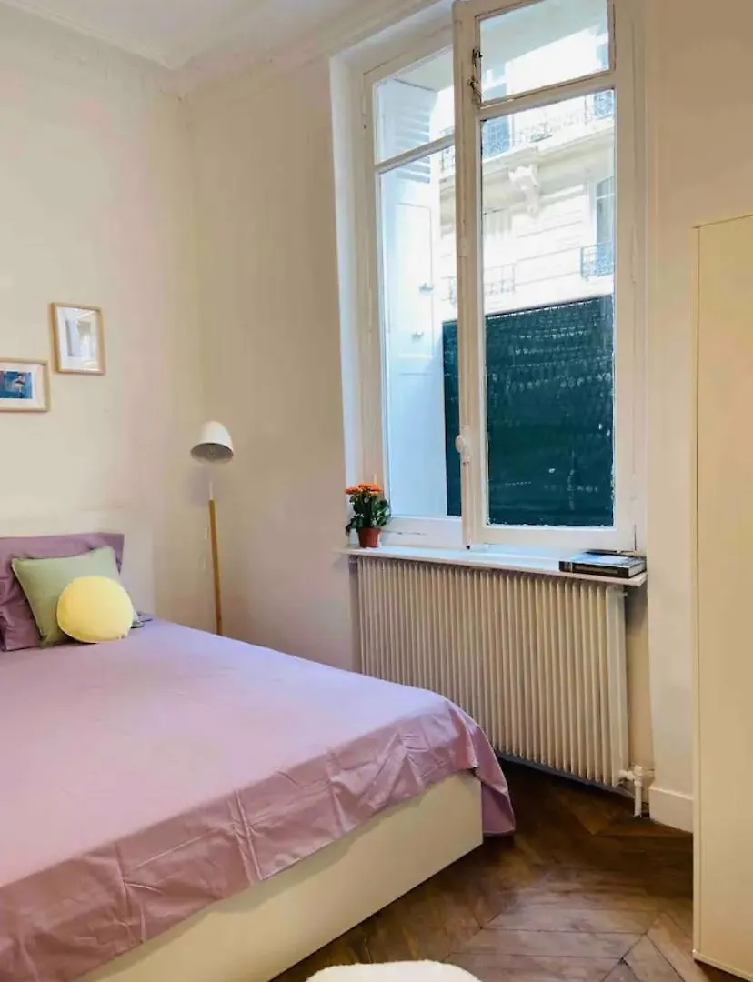 Moderne Quartier Saint Lazare *